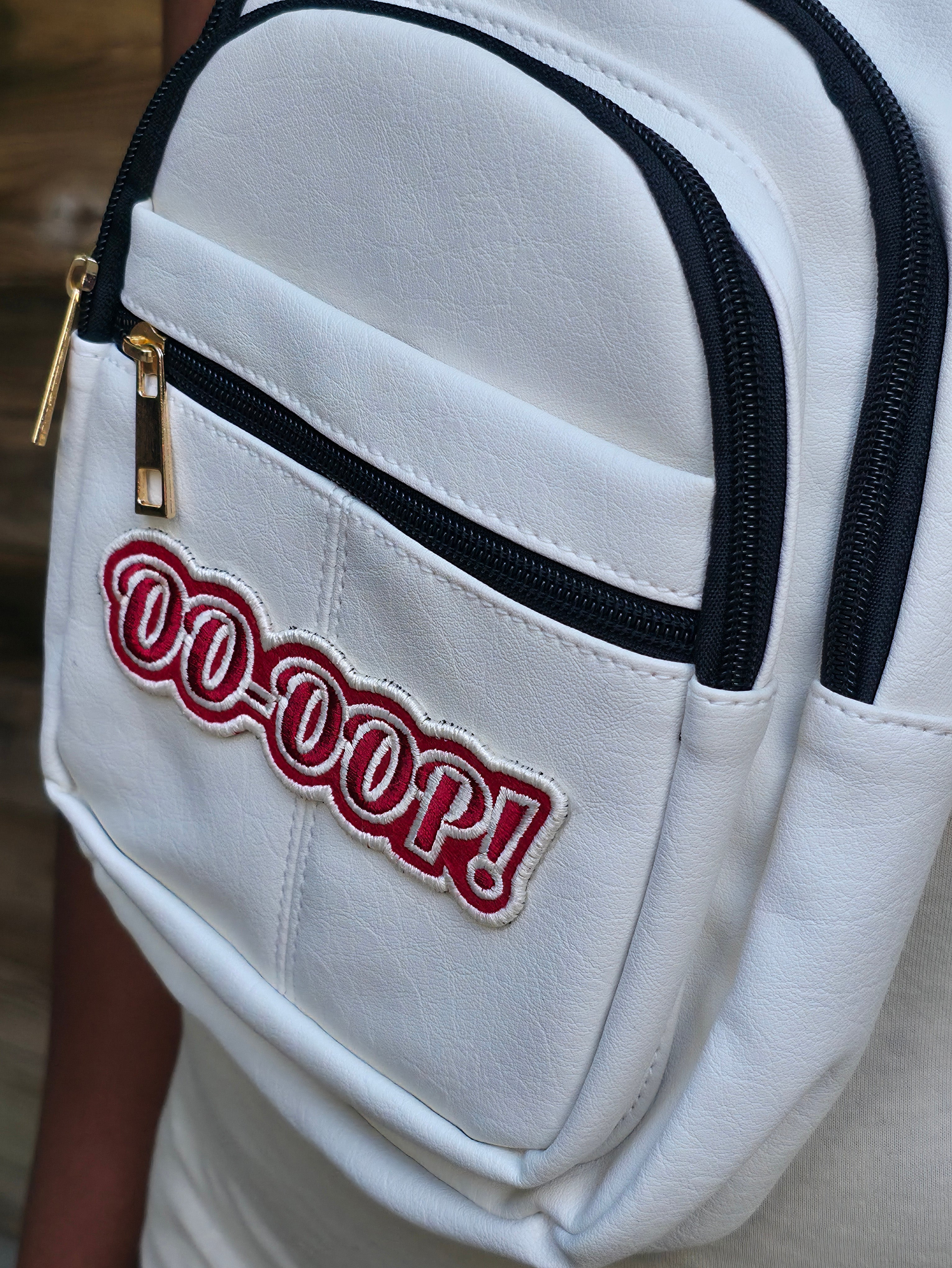 Oo-oop Crossbody