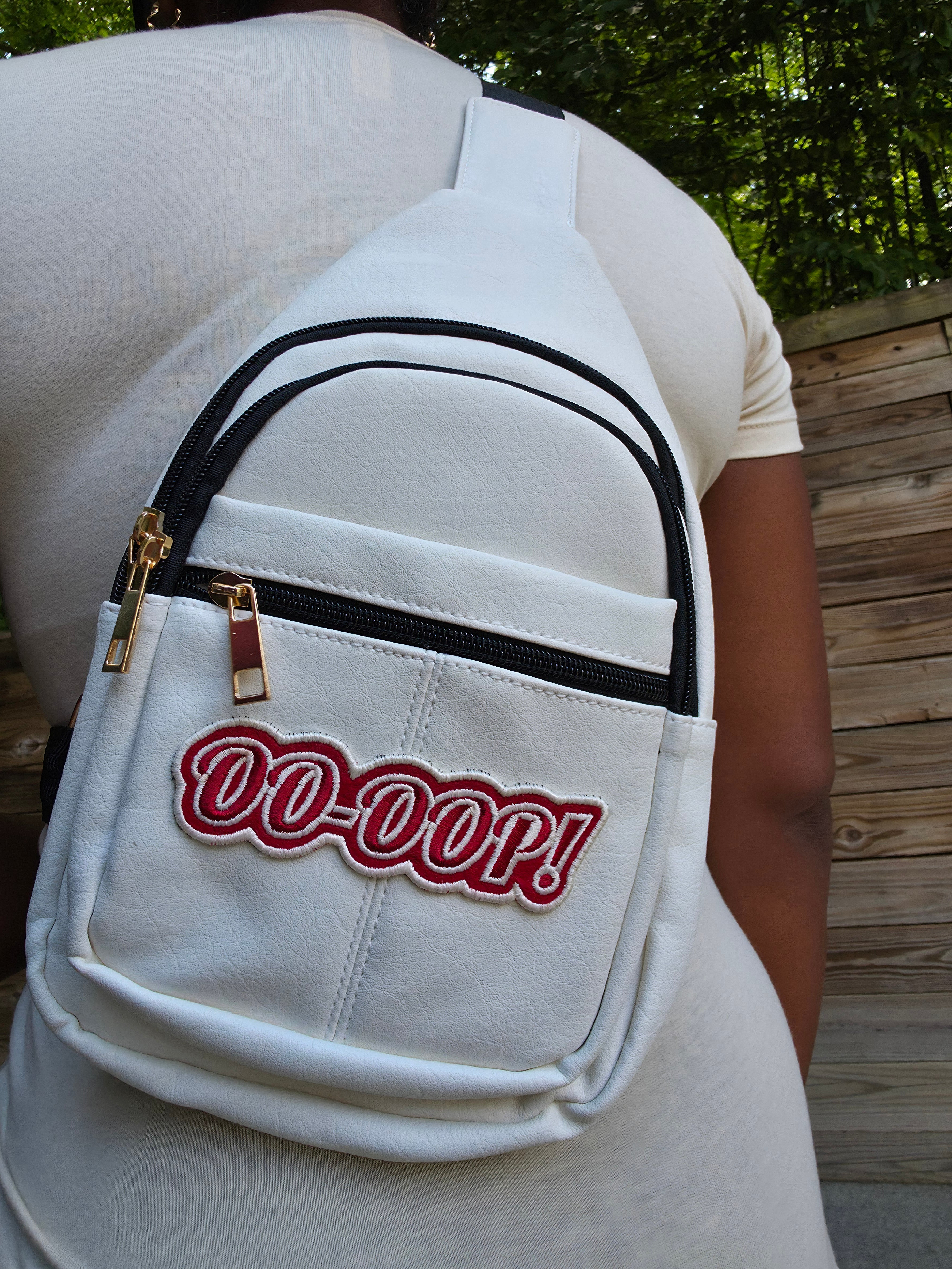 Oo-oop Crossbody