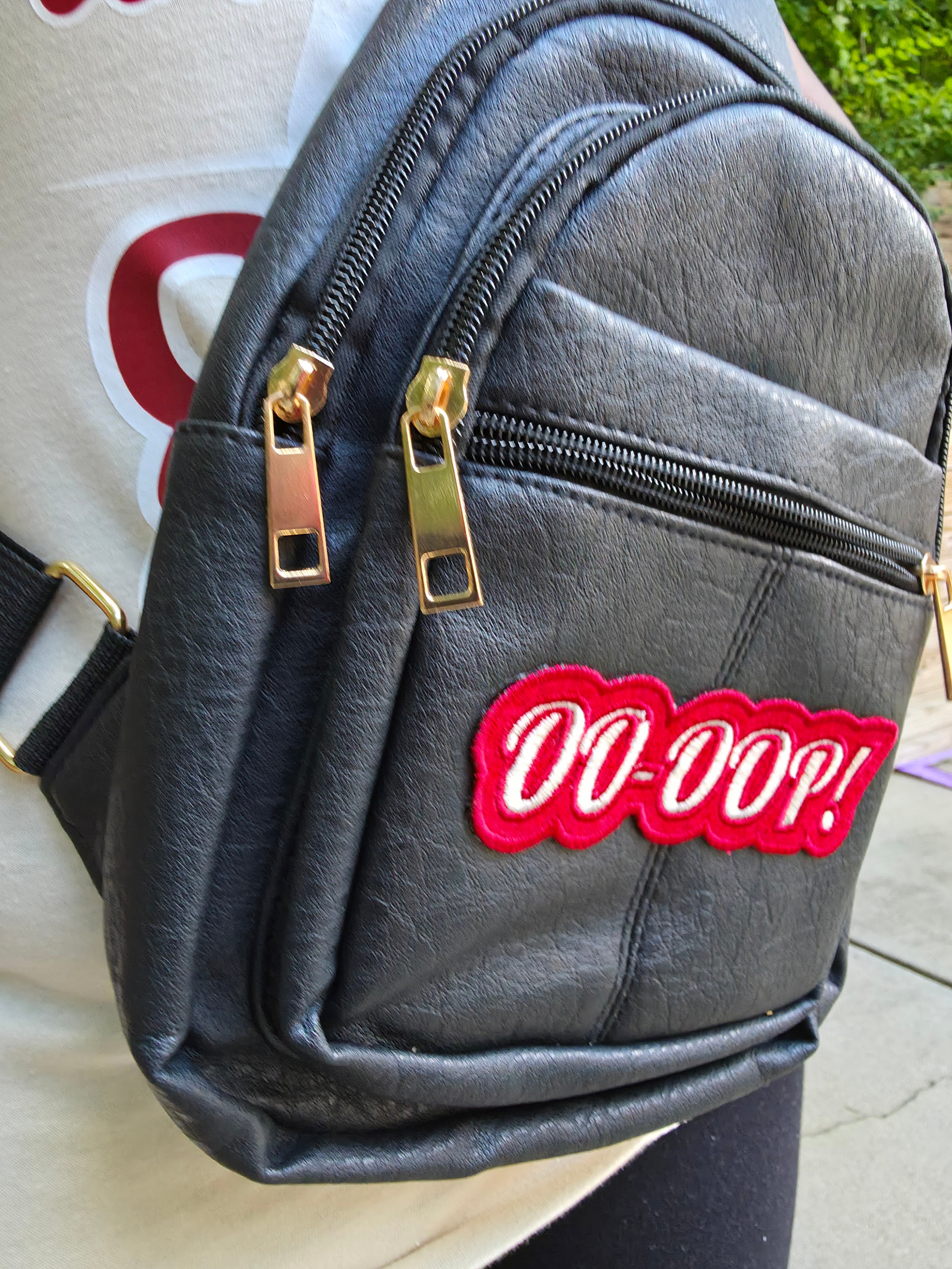 Oo-oop Crossbody