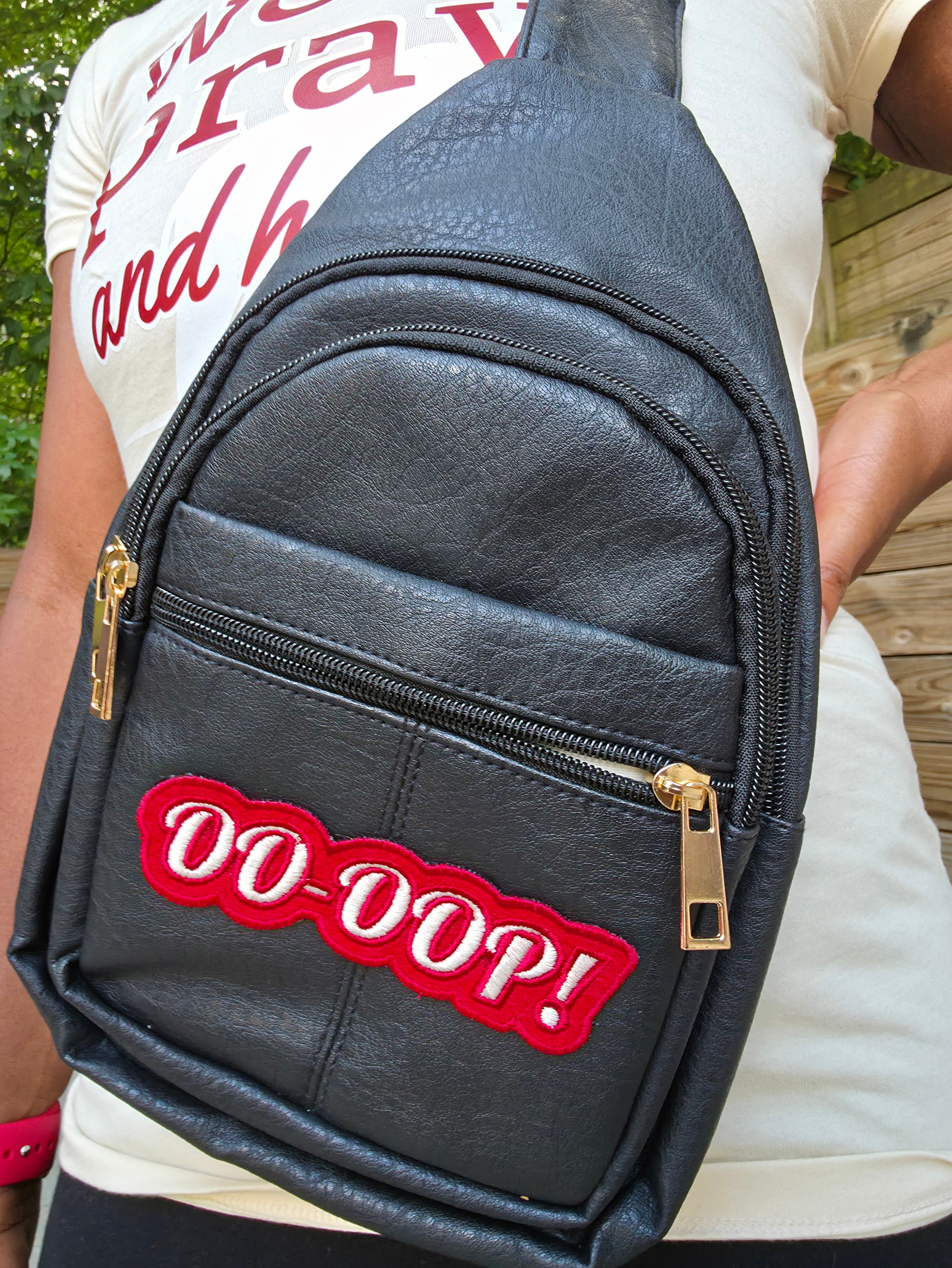 Oo-oop Crossbody