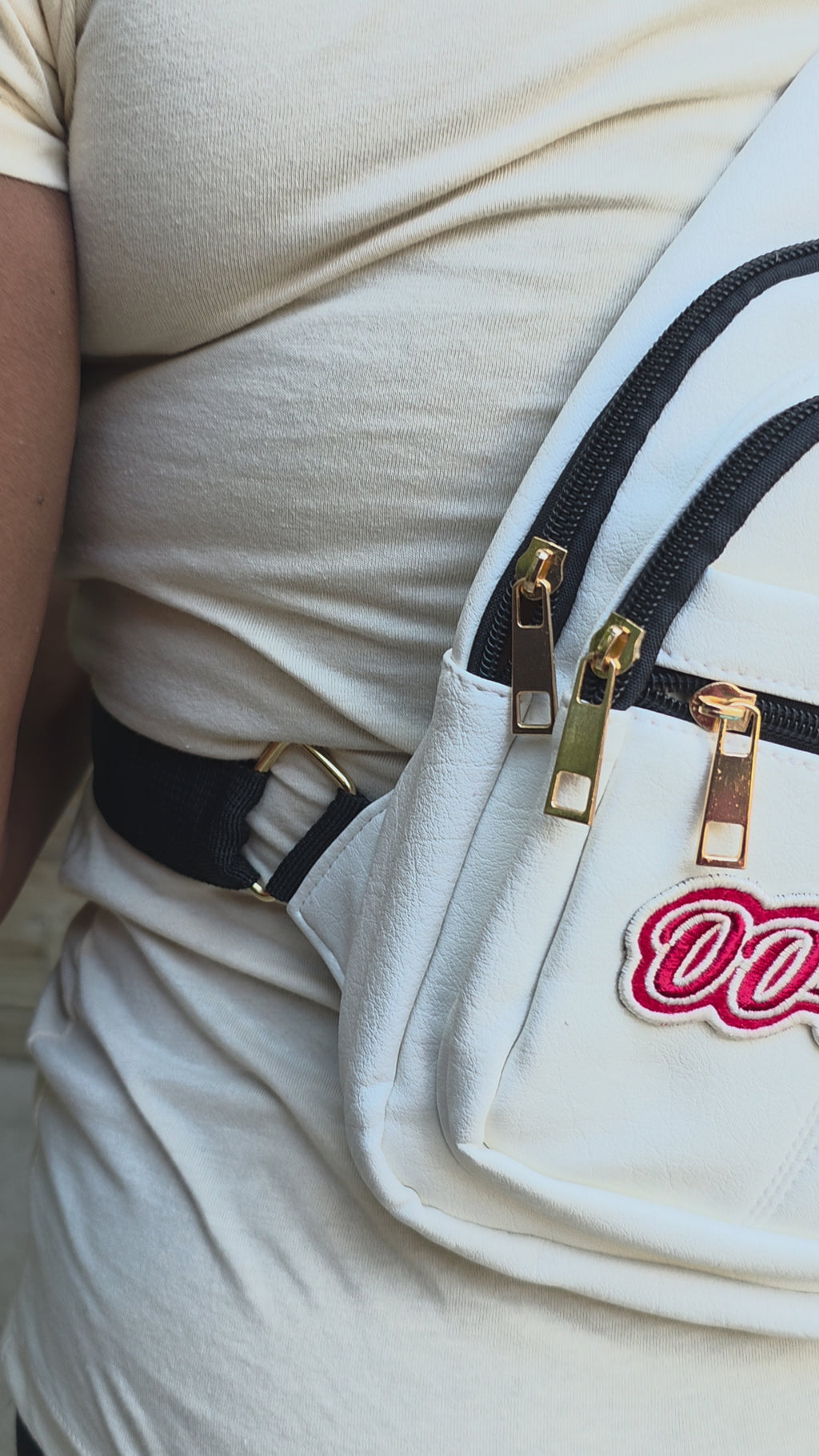 Oo-oop Crossbody