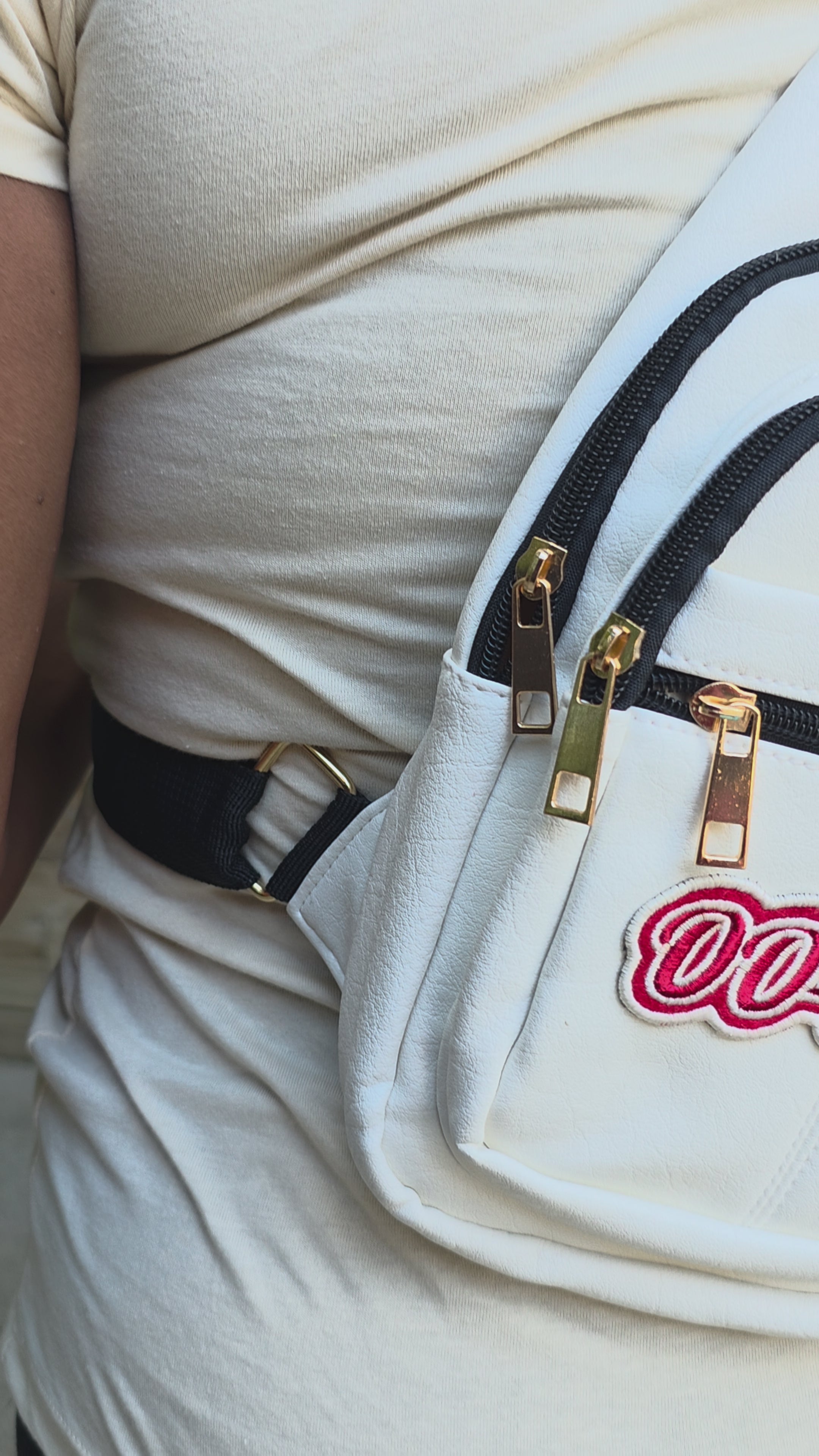 Oo-oop Crossbody